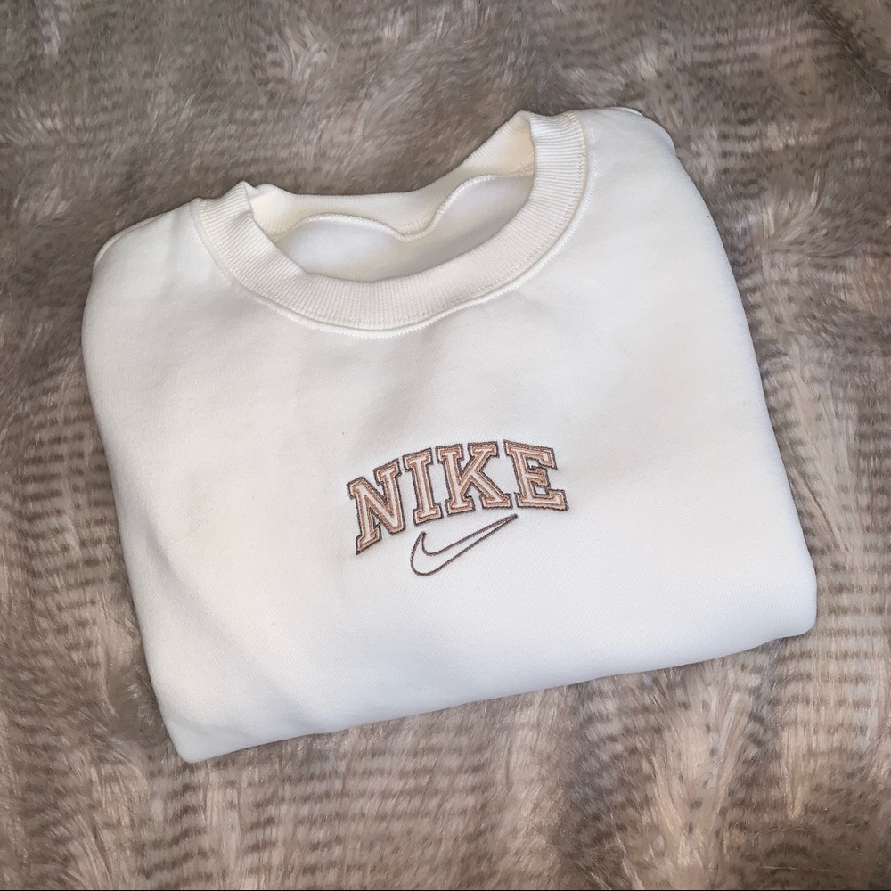 - - Nike embroidered crewneck - - - Picture 3 of 3